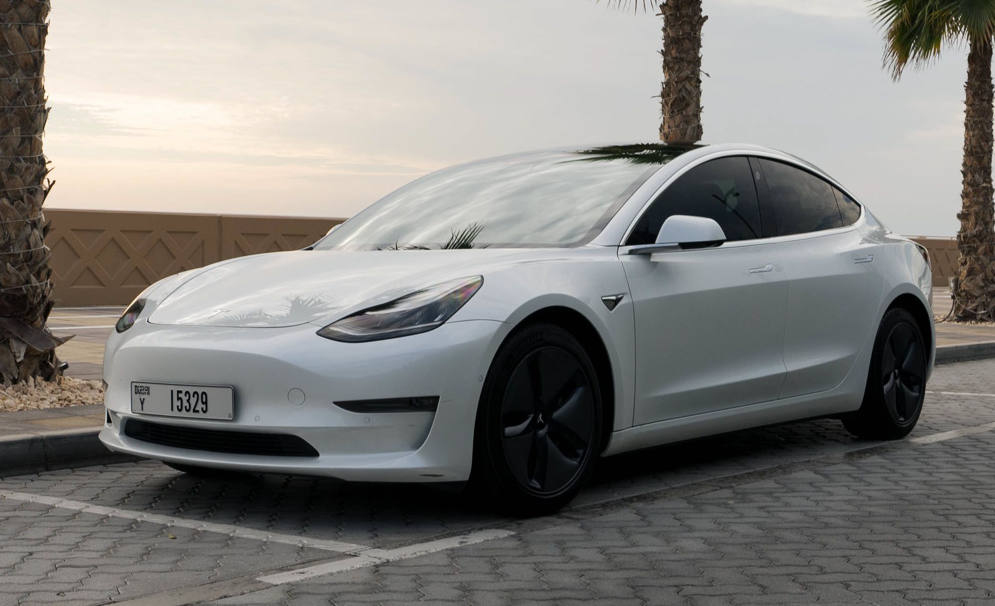 Rent Tesla Model 3 White in Dubai in Easy Rent.