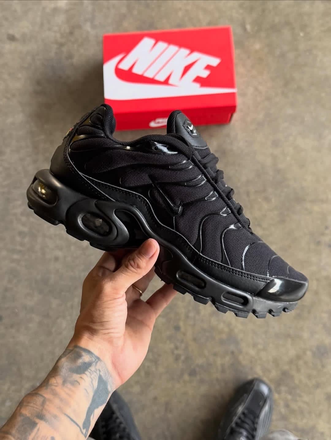Nike Air Max Plus Black thumbnail 4