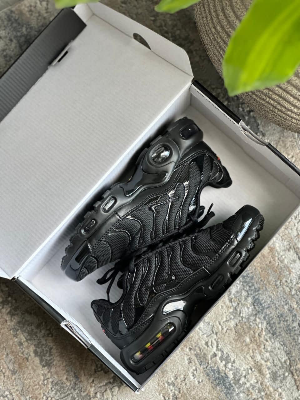 Nike Air Max Plus Black thumbnail 3