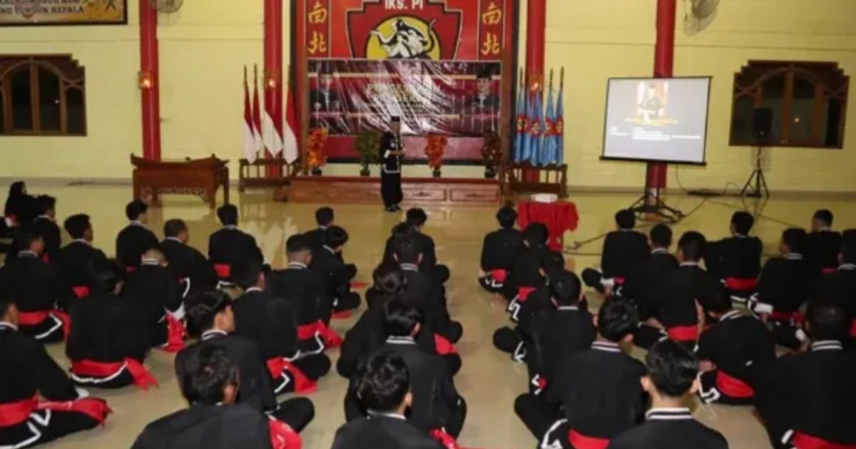 Suasana pengesahan warga baru IKSPI Kera Sakti angkatan 141
