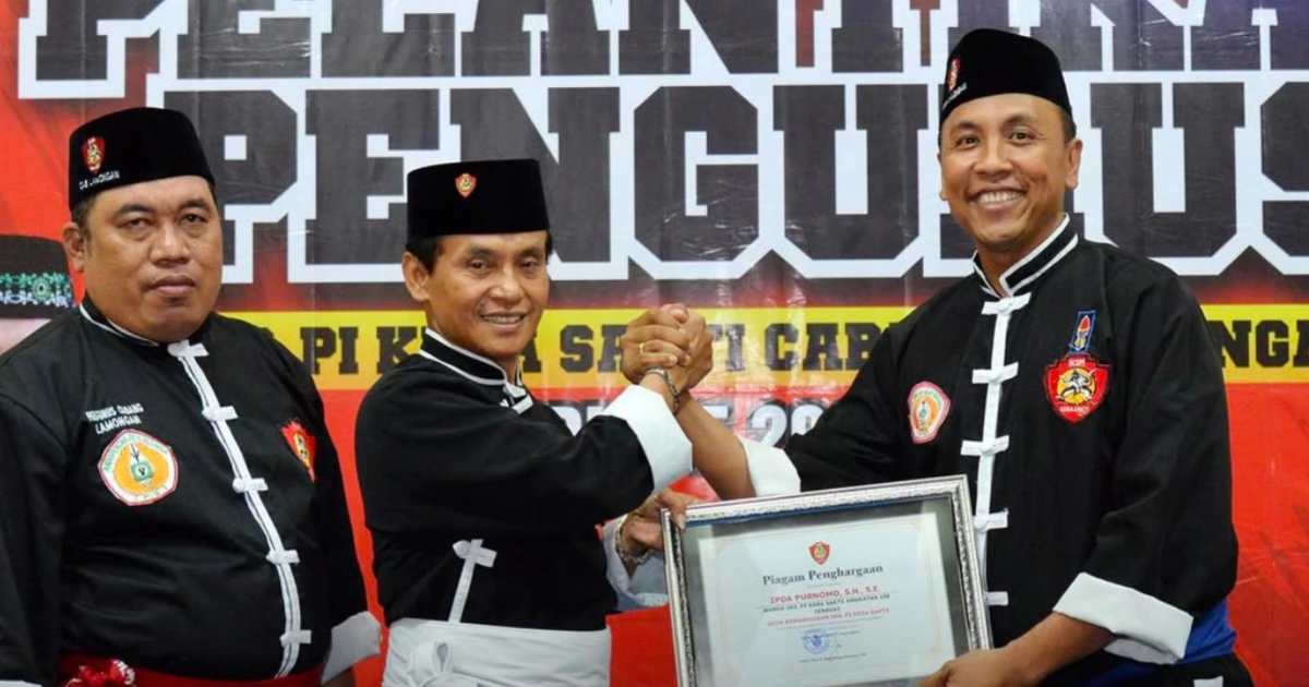 Terima Penghargaan Sebagai Duta Kemanusiaan