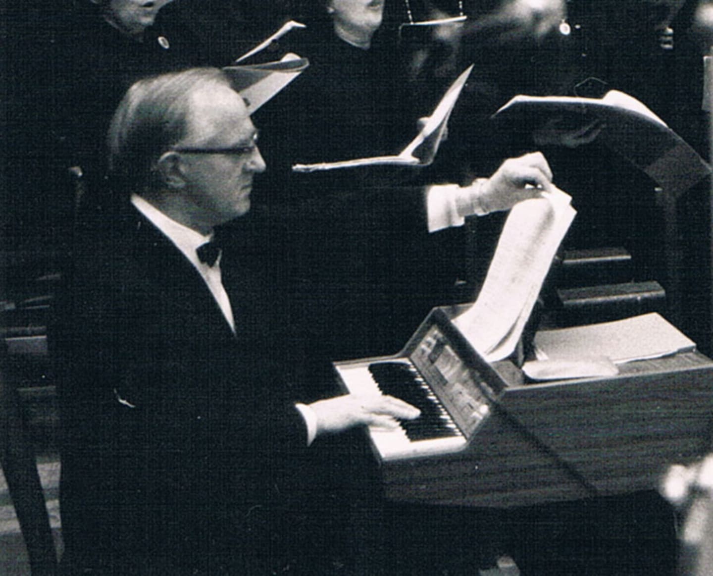 Ernest Van Herck begeleidde jarenlang het A Capella koor