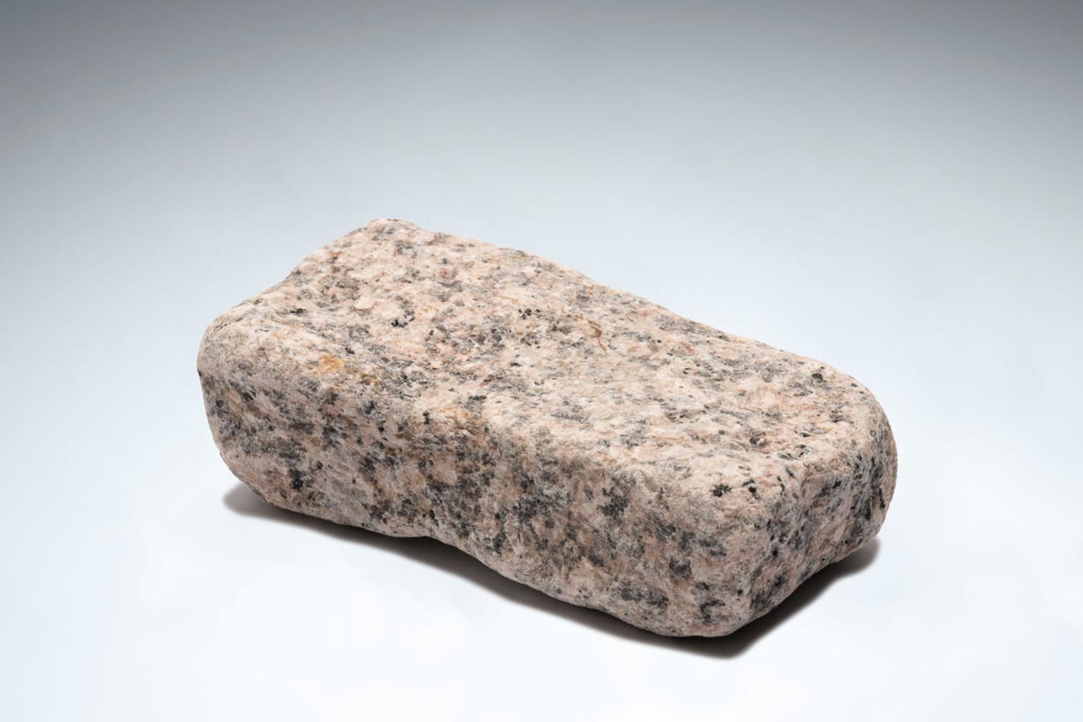 Rose Tumbled Granite Setts 200 x 100 x 50