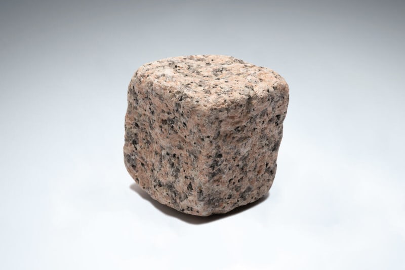 Rose Tumbled Granite Setts 100 x 100 x 100