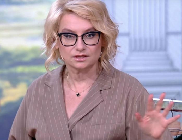 «С тельняшкой, белой майкой»: Хромченко научила удачно комбинировать кюлоты