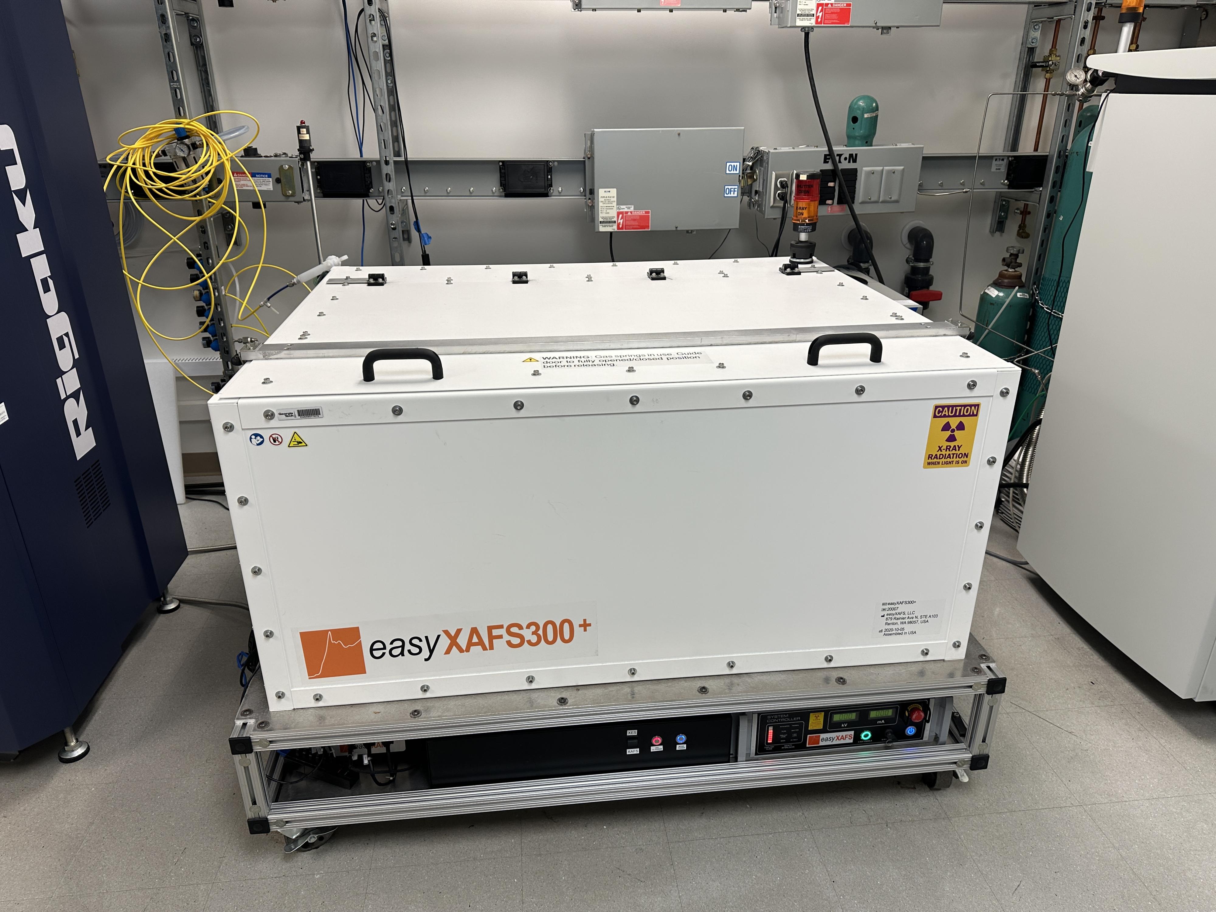 Espectrômetro de absorção de raios X (EasyXAFS-300+ Spectrometer for Advanced Research in Fine Structures with X-Ray Absorption).