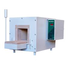 Fornos construídos pelo laboratório para diferentes finalidades, peças usinadas