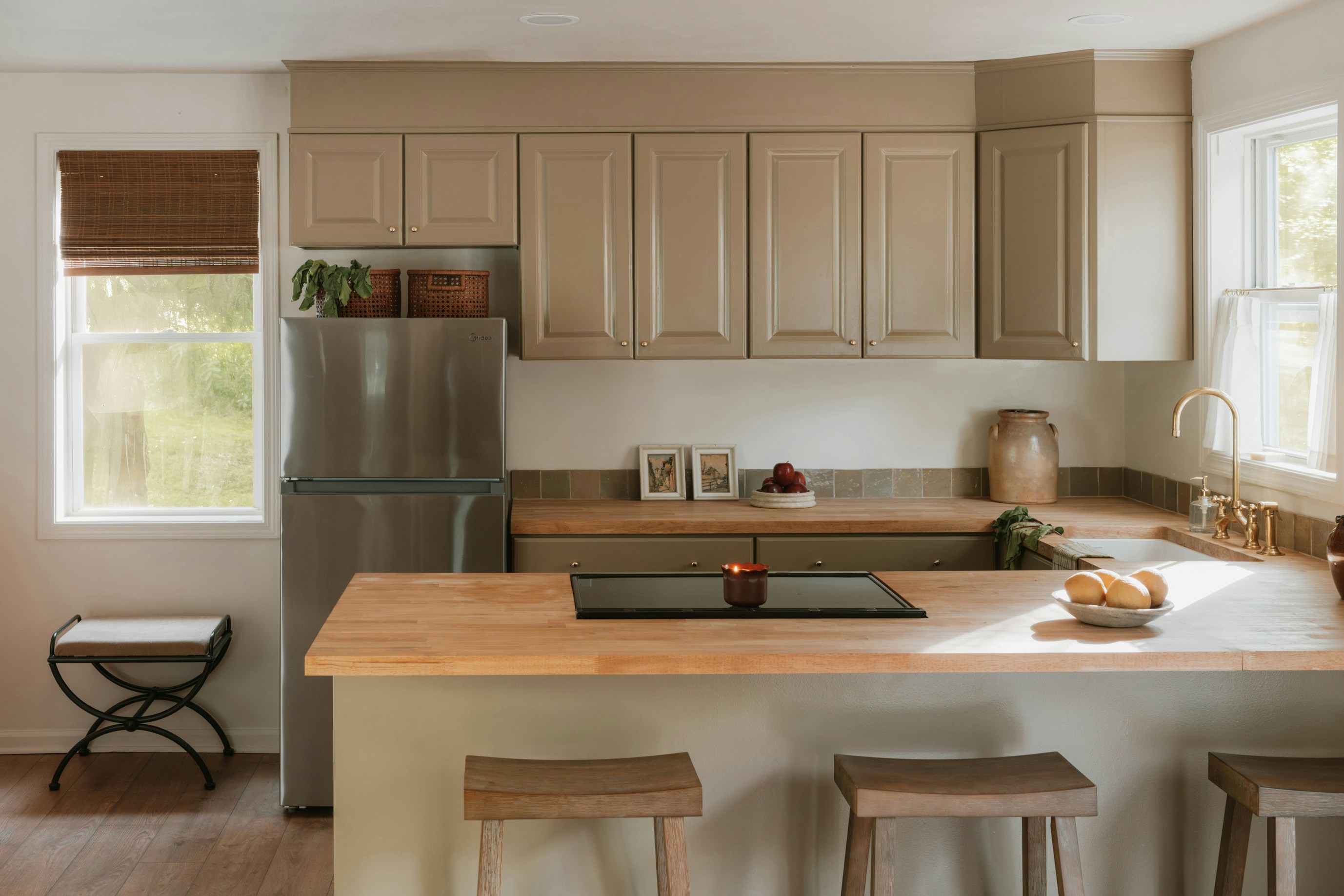 Farmhouse Kitchen with Peninsula