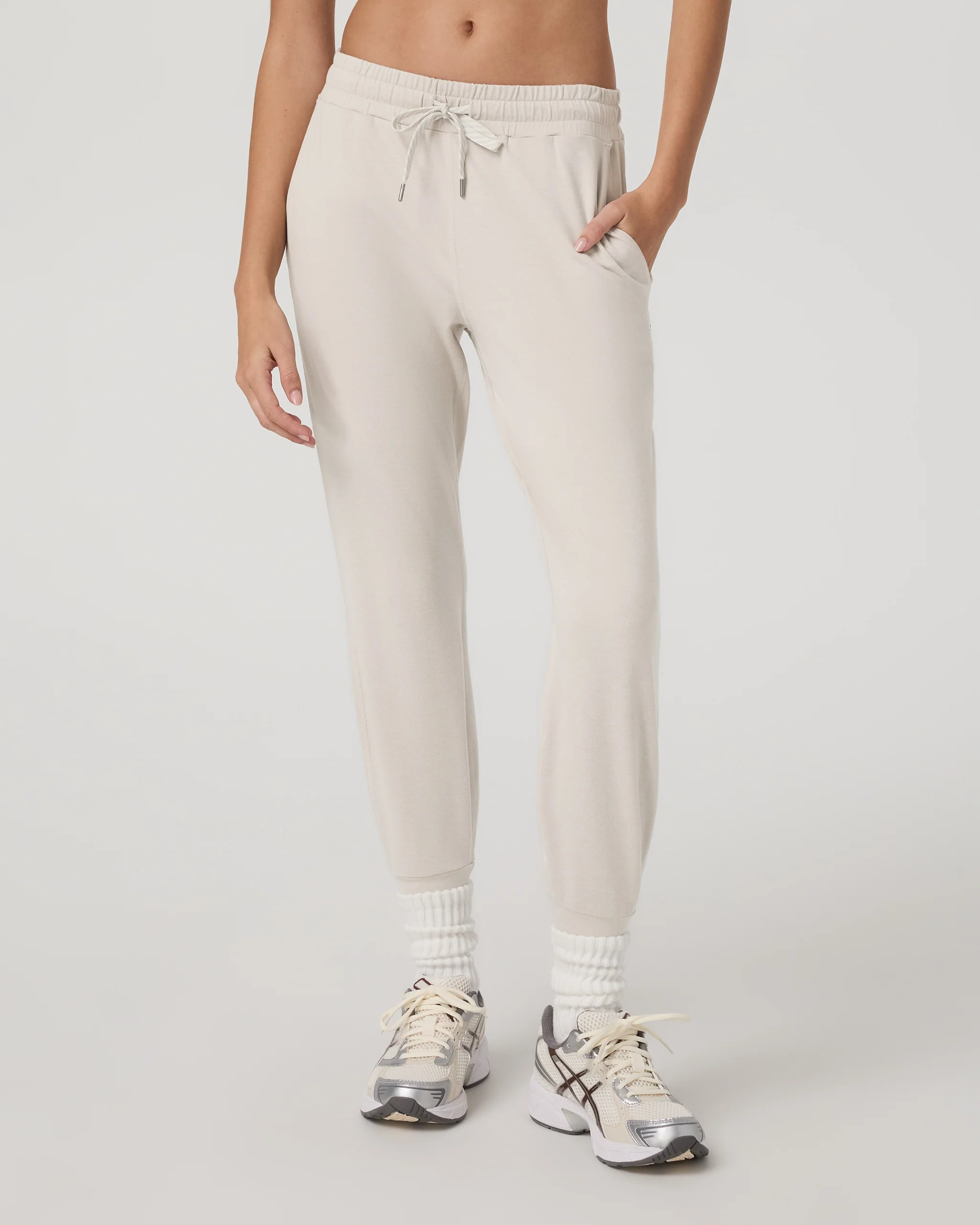 gym & workout outfit ideas for women — Vuori Performance Jogger