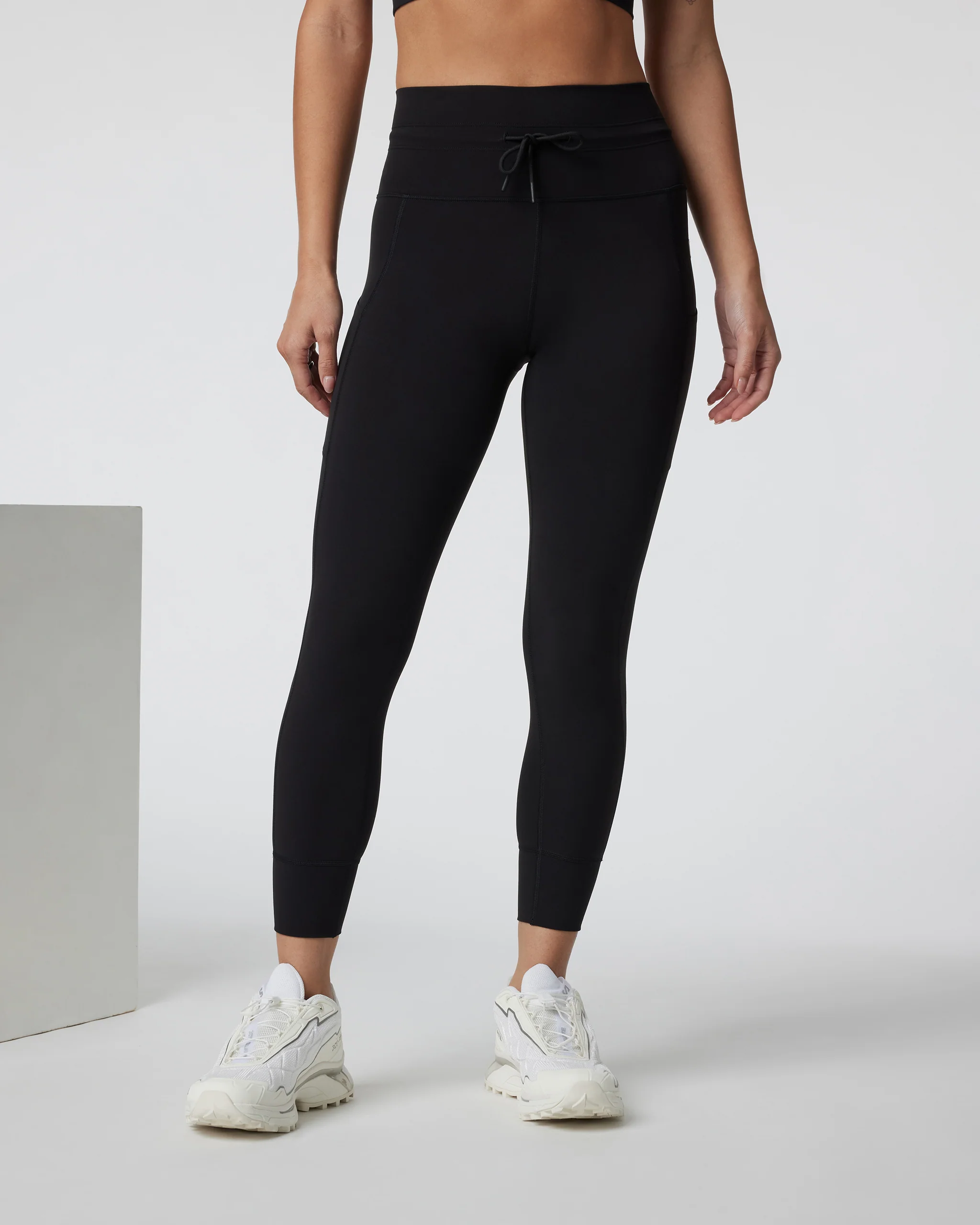 gym & workout outfit ideas for women — Vuori Daily Legging - Short