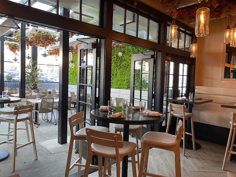 Exterior of VIOLI - Oakbrook