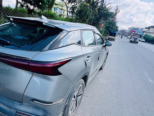 OMODA E5 4