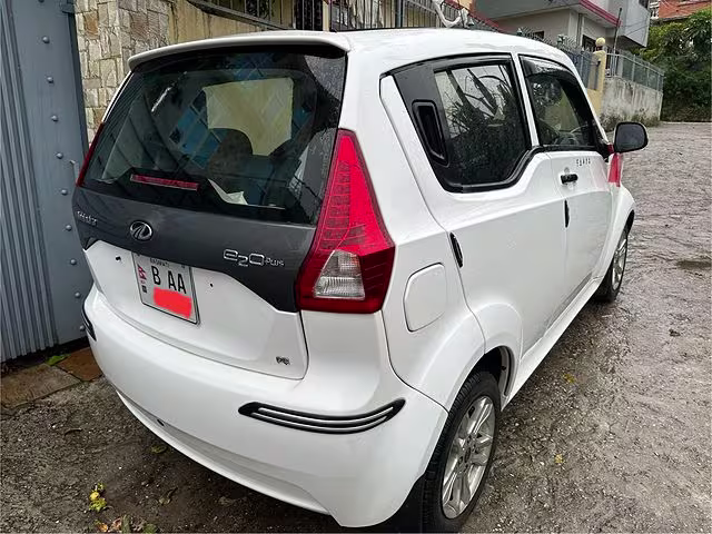 Mahindra e2o plus P6 3