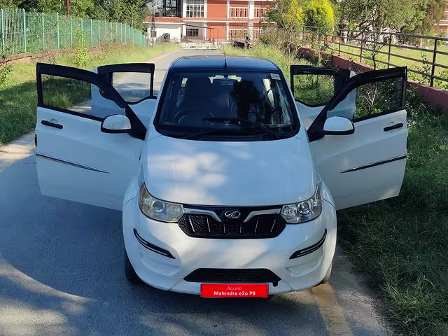 Mahindra e2o Plus P8 (Top Model, 30 kW Battery)