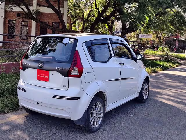 Mahindra e2o Plus P8 (Top Model, 30 kW Battery) 2