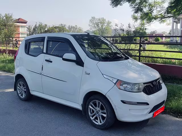 Mahindra e2o Plus P8 (Top Model, 30 kW Battery) 3