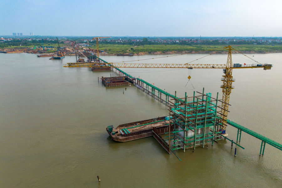 Ngắm cầu gần 10.000 tỷ xây nhanh bậc nhất Hà Nội, dự kiến hoàn thành trong chưa đầy 2 năm, kết nối đại đô thị của Vinhomes và Sun Group- Ảnh 9. Ngắm cầu gần 10.000 tỷ xây nhanh bậc nhất Hà Nội, dự kiến hoàn thành trong chưa đầy 2 năm, kết nối đại đô thị của Vinhomes và Sun Group- Ảnh 9.