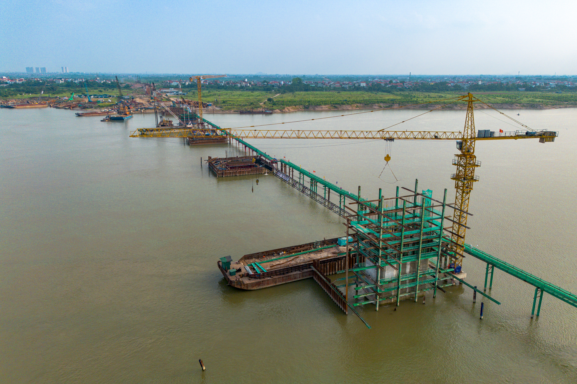 Ngắm cầu gần 10.000 tỷ xây nhanh bậc nhất Hà Nội, dự kiến hoàn thành trong chưa đầy 2 năm, kết nối đại đô thị của Vinhomes và Sun Group- Ảnh 9. Ngắm cầu gần 10.000 tỷ xây nhanh bậc nhất Hà Nội, dự kiến hoàn thành trong chưa đầy 2 năm, kết nối đại đô thị của Vinhomes và Sun Group- Ảnh 9.
