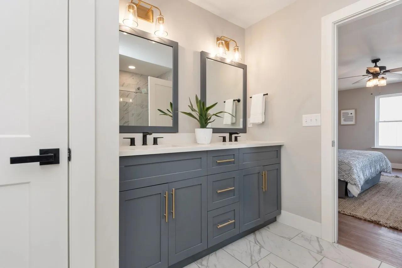 Butterfield Crest luxury townhome bathroom — Cincinnati Ohio