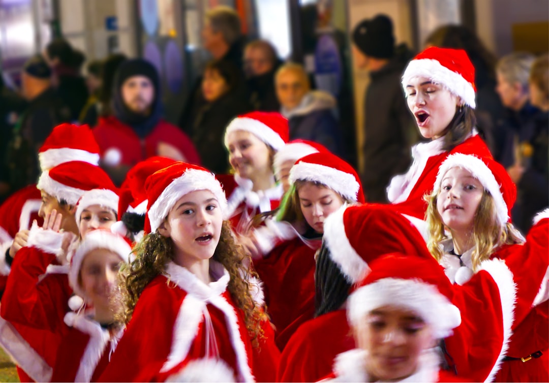 Decoración Navideña con Diversión: Villancicos y Canciones de Navidad para Niños