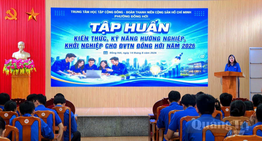 Lớp tập huấn trang bị kỹ năng hướng nghiệp, khởi nghiệp cho đoàn viên, thanh niên phường Đồng Hới - Ảnh: P.V.