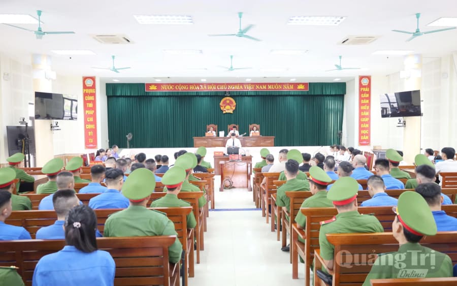 Quang cảnh phiên tòa - Ảnh: V.Minh