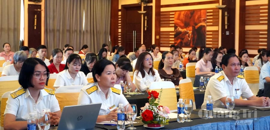 Các đại biểu và học viên tham dự - Ảnh: H.Tr