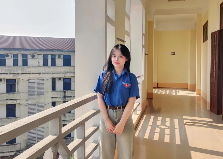 Vượt qua hoàn cảnh khó khăn, em Nguyễn Thị Ngọc Hà luôn nỗ lực học tập tại Trường đại học Ngoại ngữ-Đại học Huế - Ảnh: Q.N