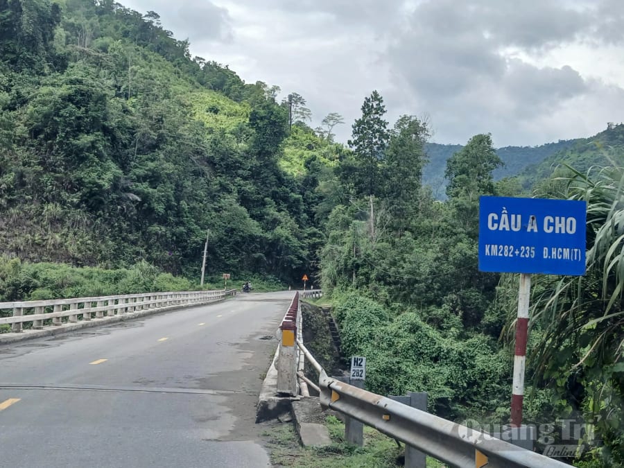 Cầu A Cho, một điểm nóng cần đặc biệt chú ý về an toàn giao thông trên tuyến đường Hồ Chí Minh nhánh phía Nam tỉnh Quảng Trị - Ảnh: P.X.D