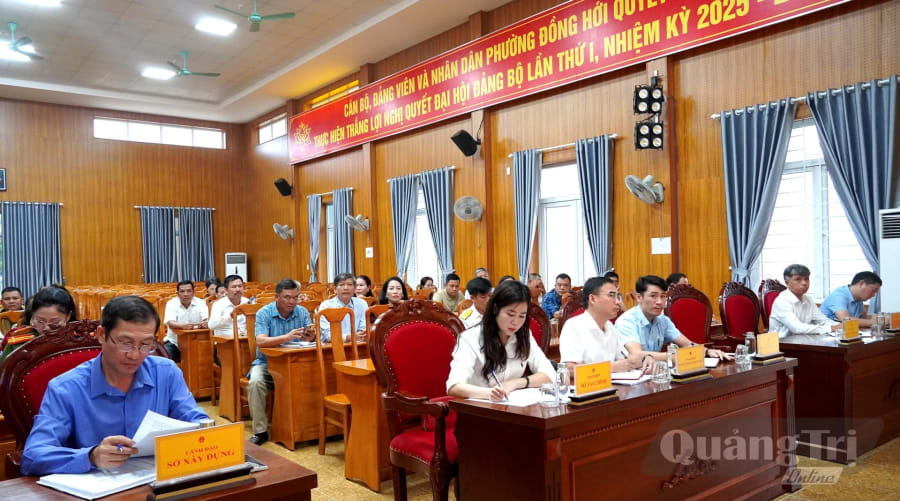 Đại diện các sở, ngành, đơn vị chức năng cùng các hộ kinh doanh chịu ảnh hưởng tham dự hội nghị - Ảnh: H.Tr