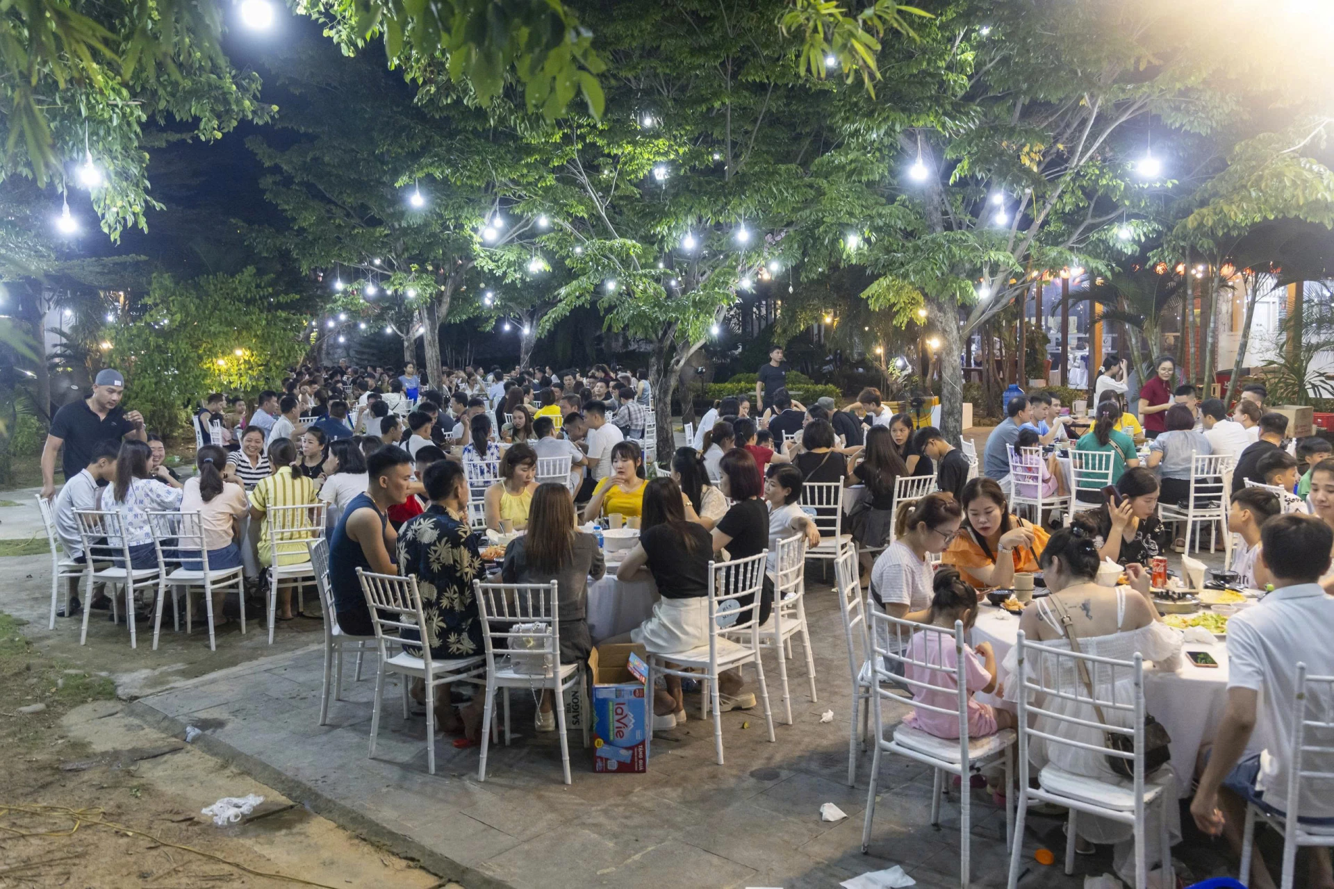 Nhiều du khách đến với nhà hàng Sabochi Tuệ Lâm nhờ tìm hiểu các bài đánh giá trực tuyến - Ảnh: D.H
