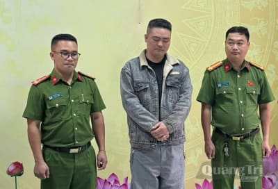 Bắt giữ đối tượng vận chuyển trái phép hàng chục tấn hàng hóa qua biên giới
