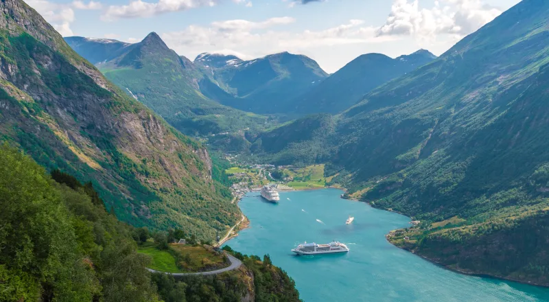Road Trip Guide: Navigating the Scenic Routes to Geirangerfjord