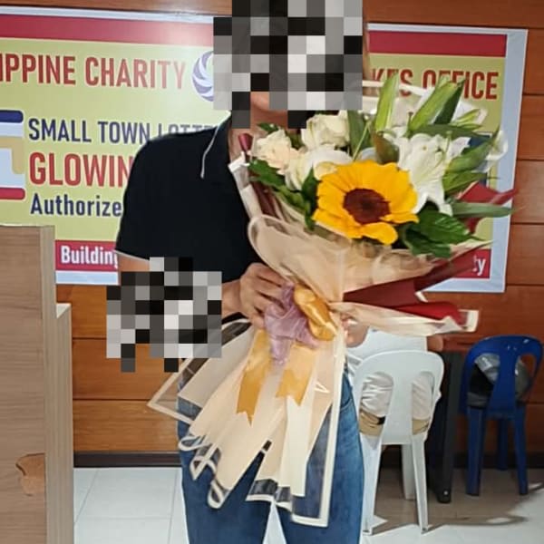 Sunshine Lily Bouquet thumbnail 2