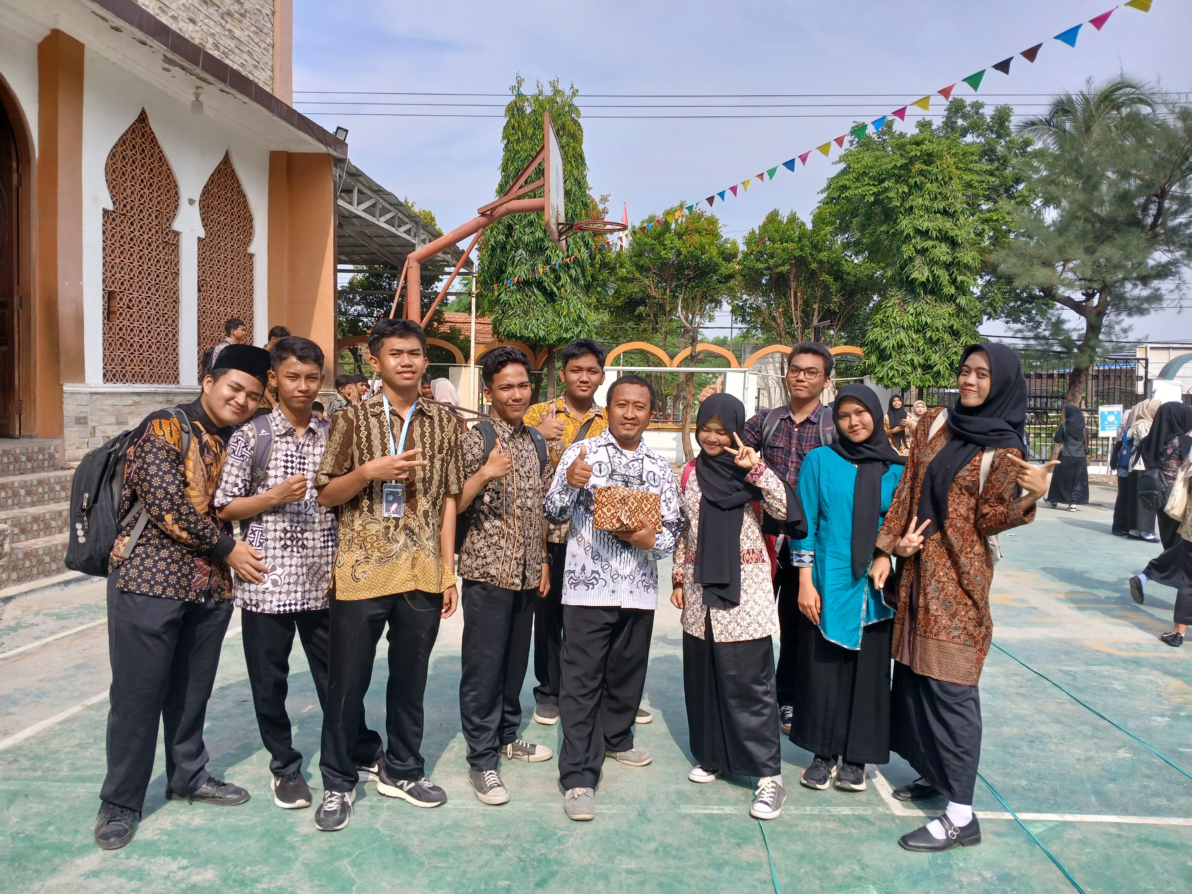 Hari Batik Kelas 11