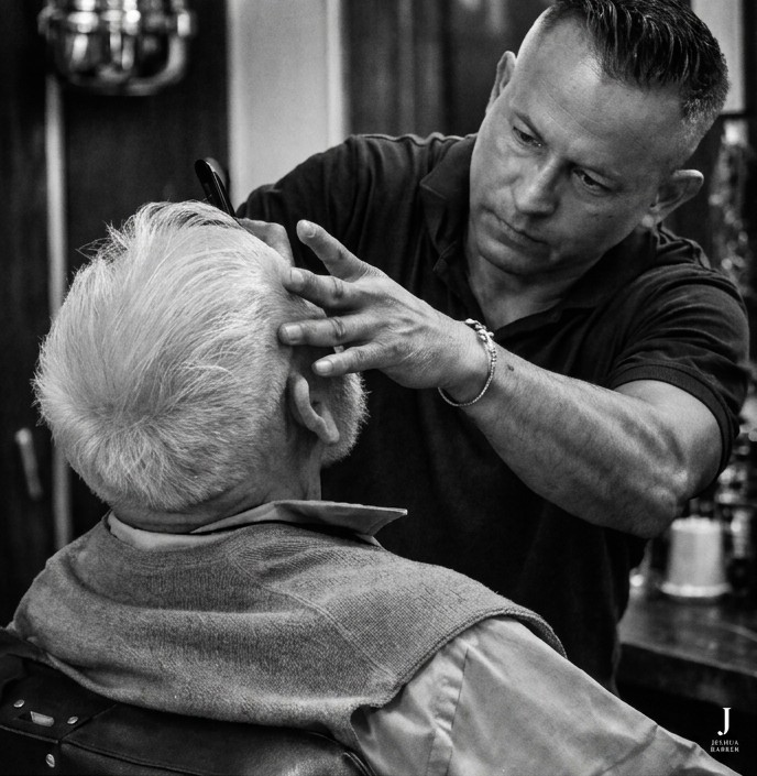 Jeshúa Barber bei der Arbeit