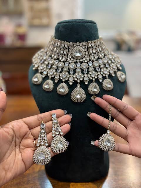 Traditional Silver Choker Set view 2