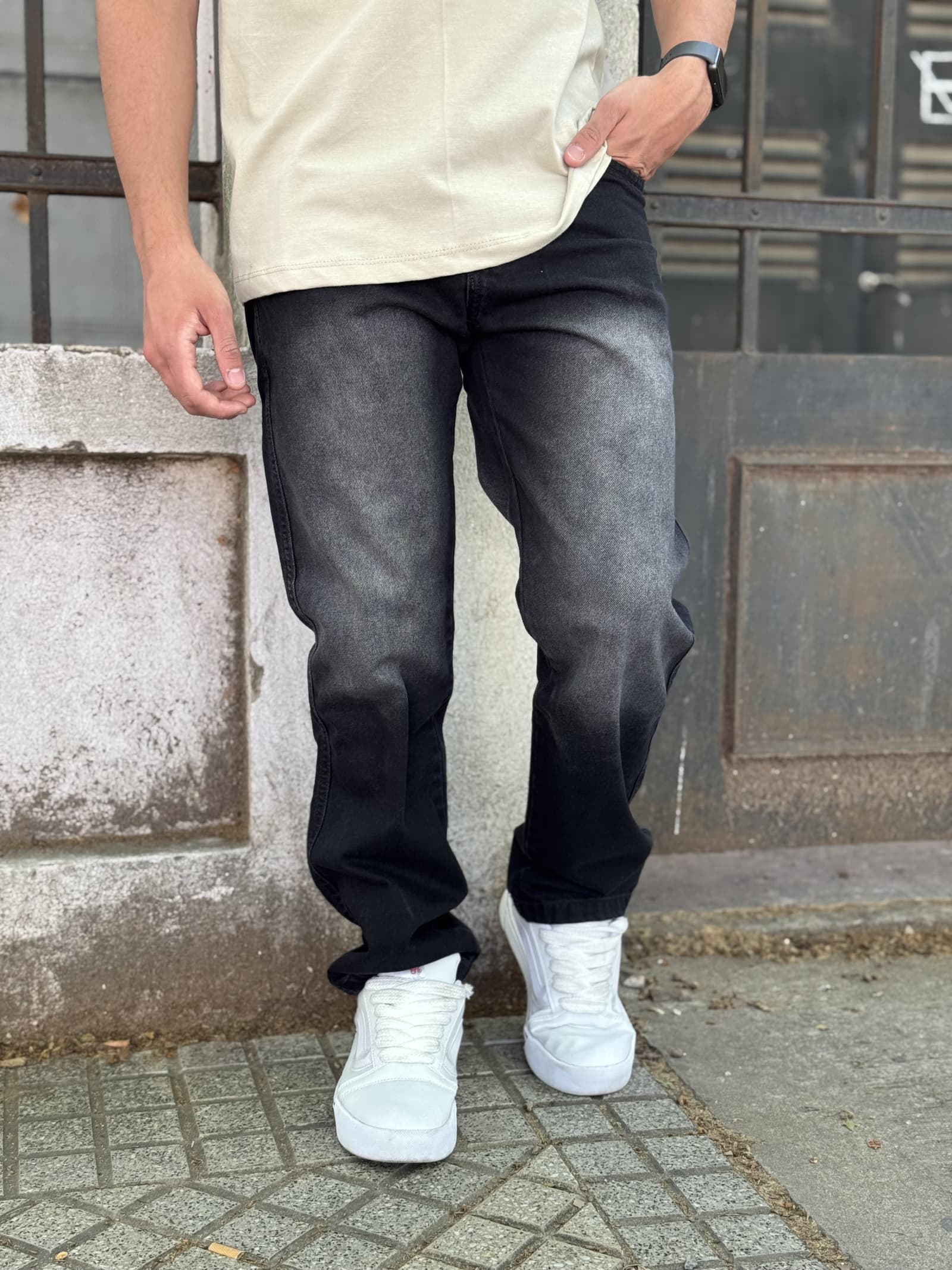 JEAN MOM NEGRO LOCALIZADO