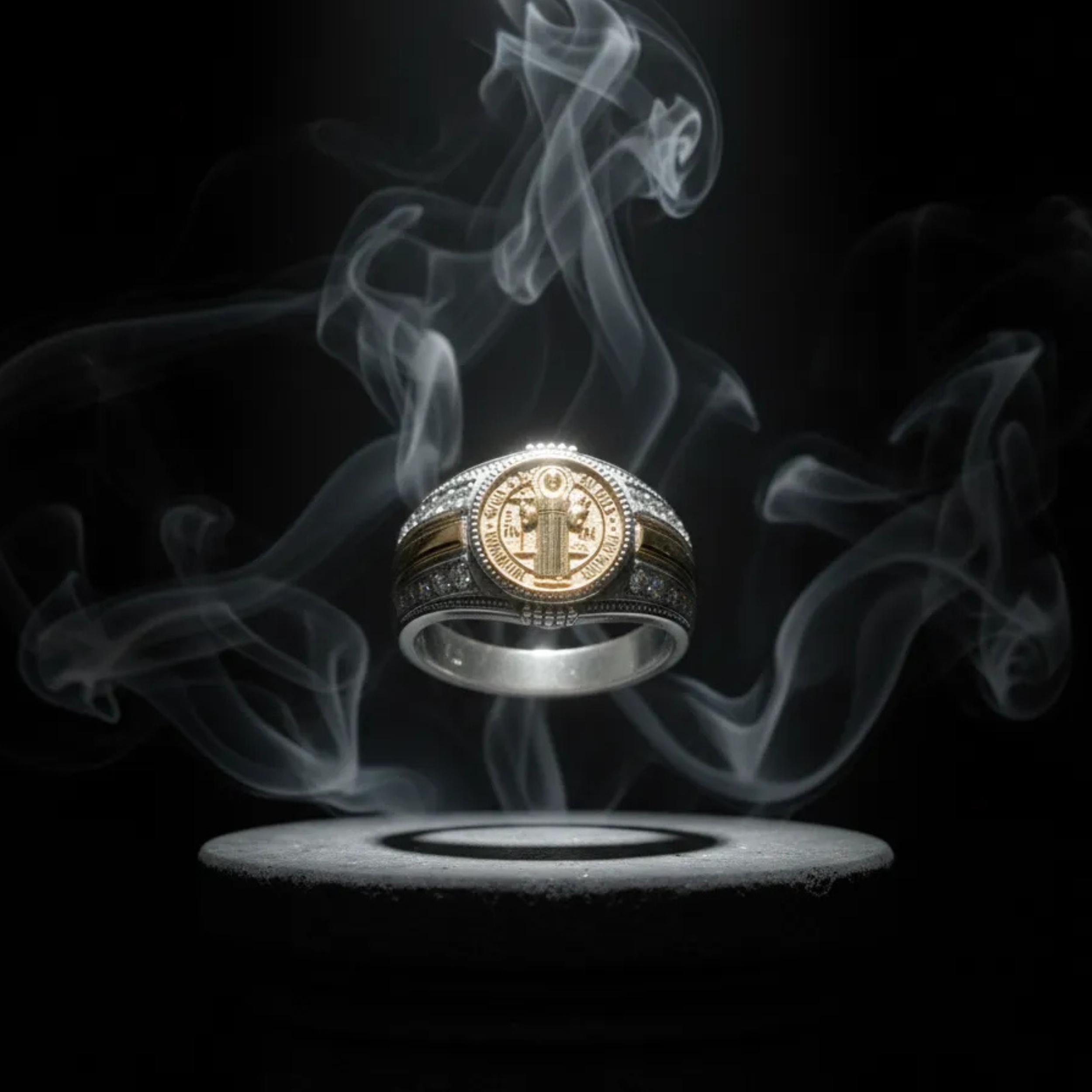 Detalle de las incrustaciones del anillo