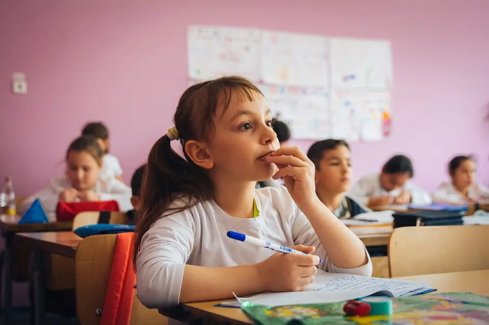Profesorii României, între promisiuni și austeritate. Cum a ajuns educația să plătească prețul instabilității politice?