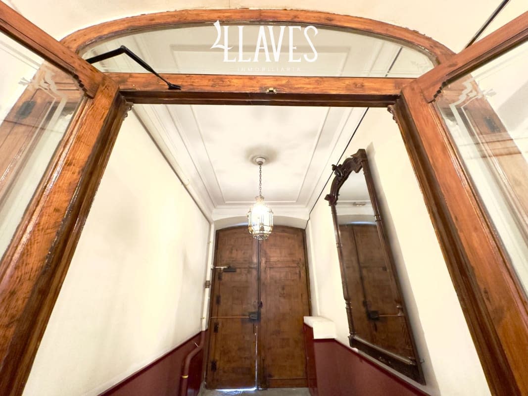 Exclusiva vivienda en Atocha, a estrenar, exterior y luminosa - Imagen 1