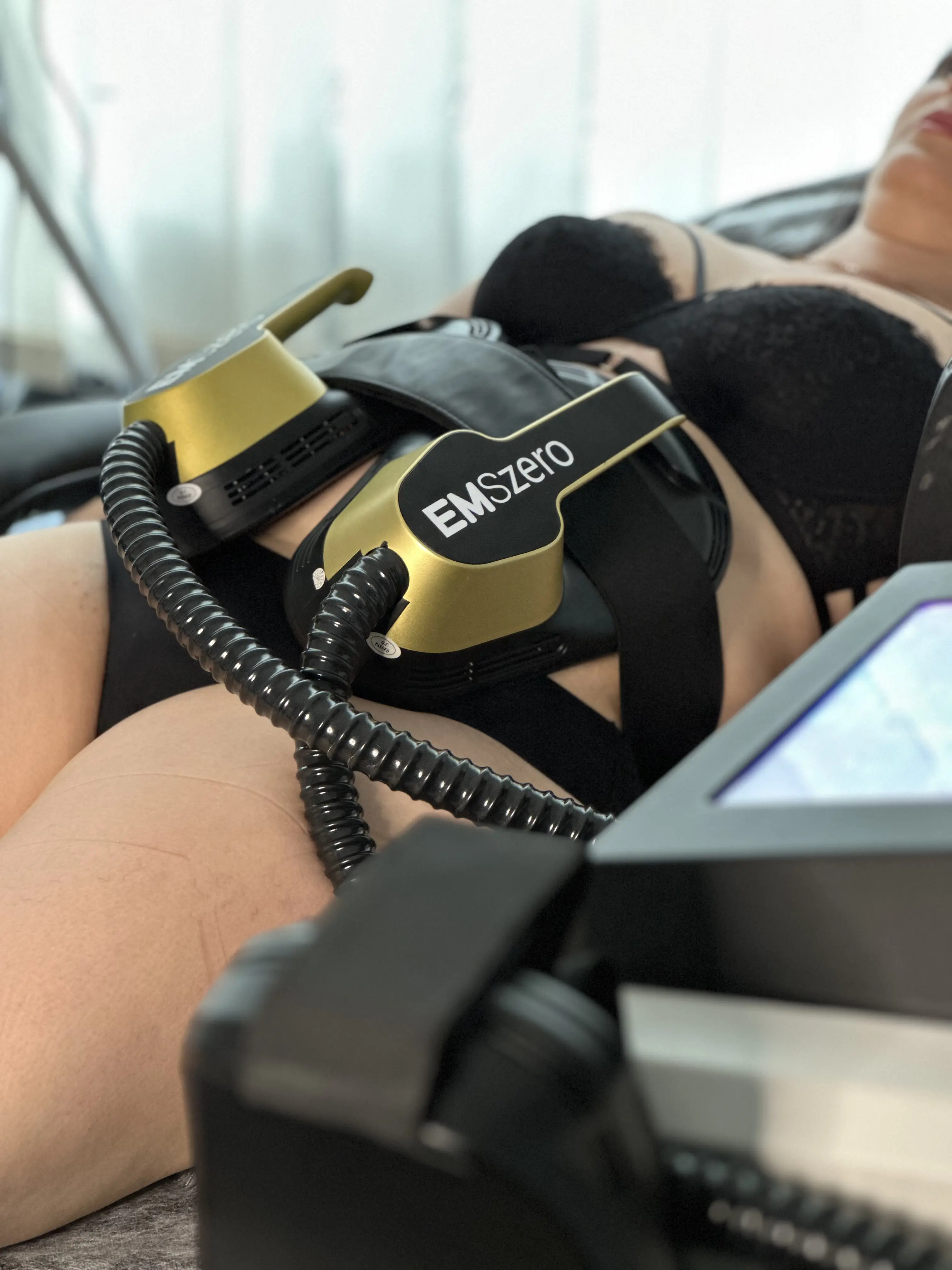 EMSzero přístroj během procedury