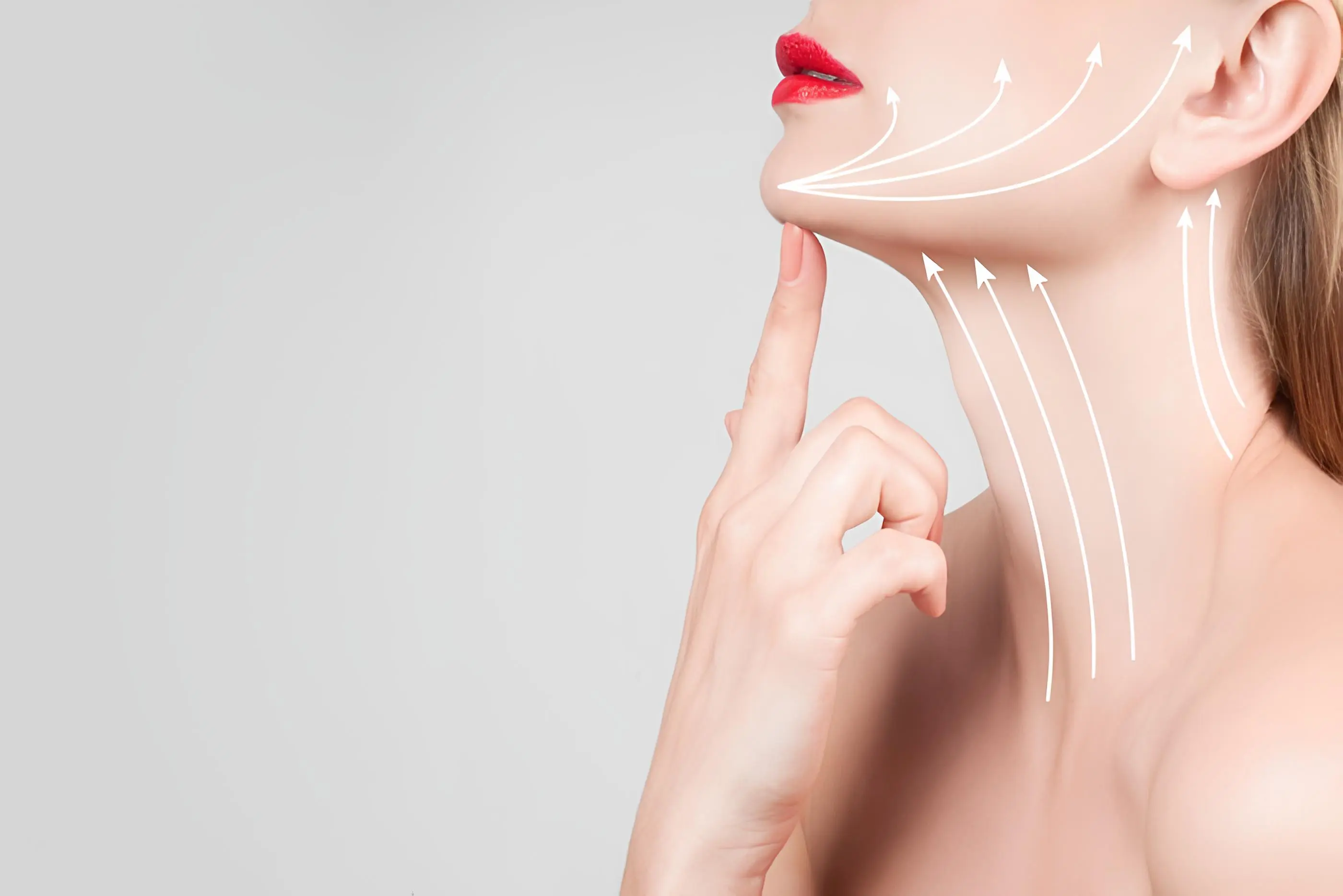 Detail liftingu obličeje během procedury Doublo Gold