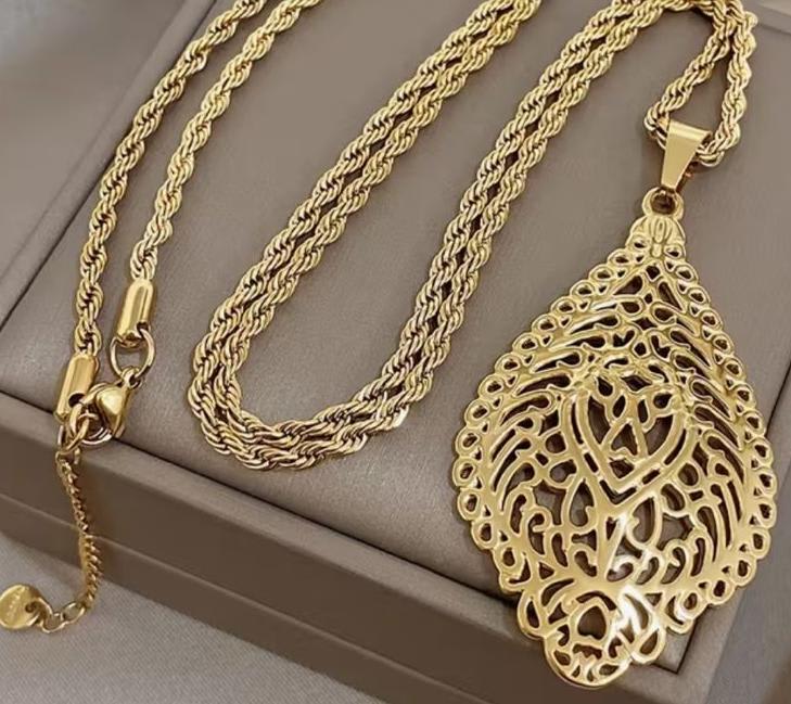  Collier pendentif en forme de goutte
