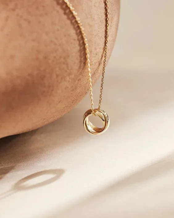 Eternal Interlocked Circle Necklace – 14K Gold-Plated Minimalist Pendant