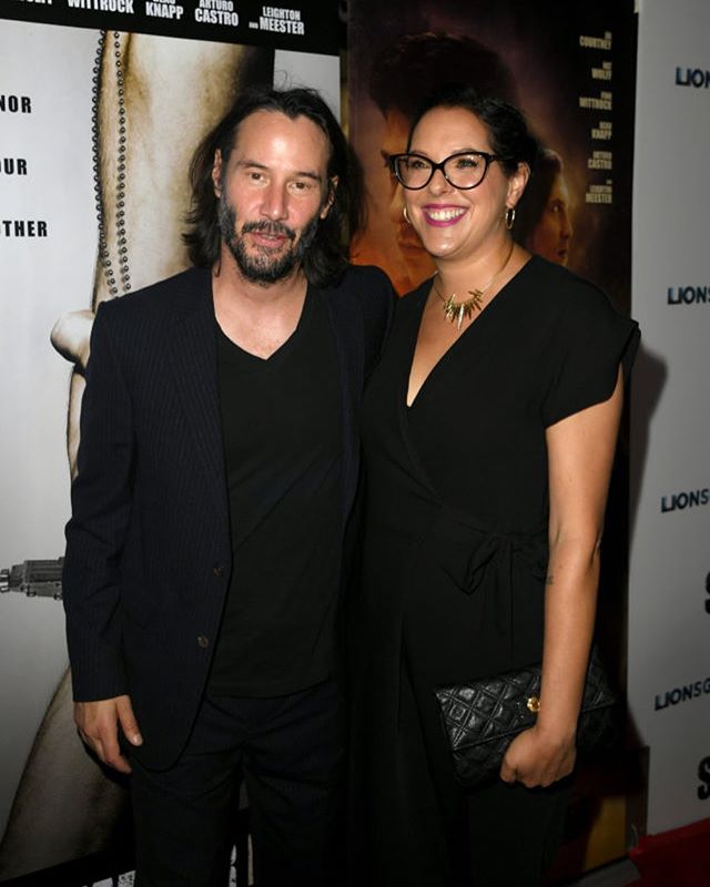 Редкие кадры: Киану Ривз вышел в свет с младшей сестрой