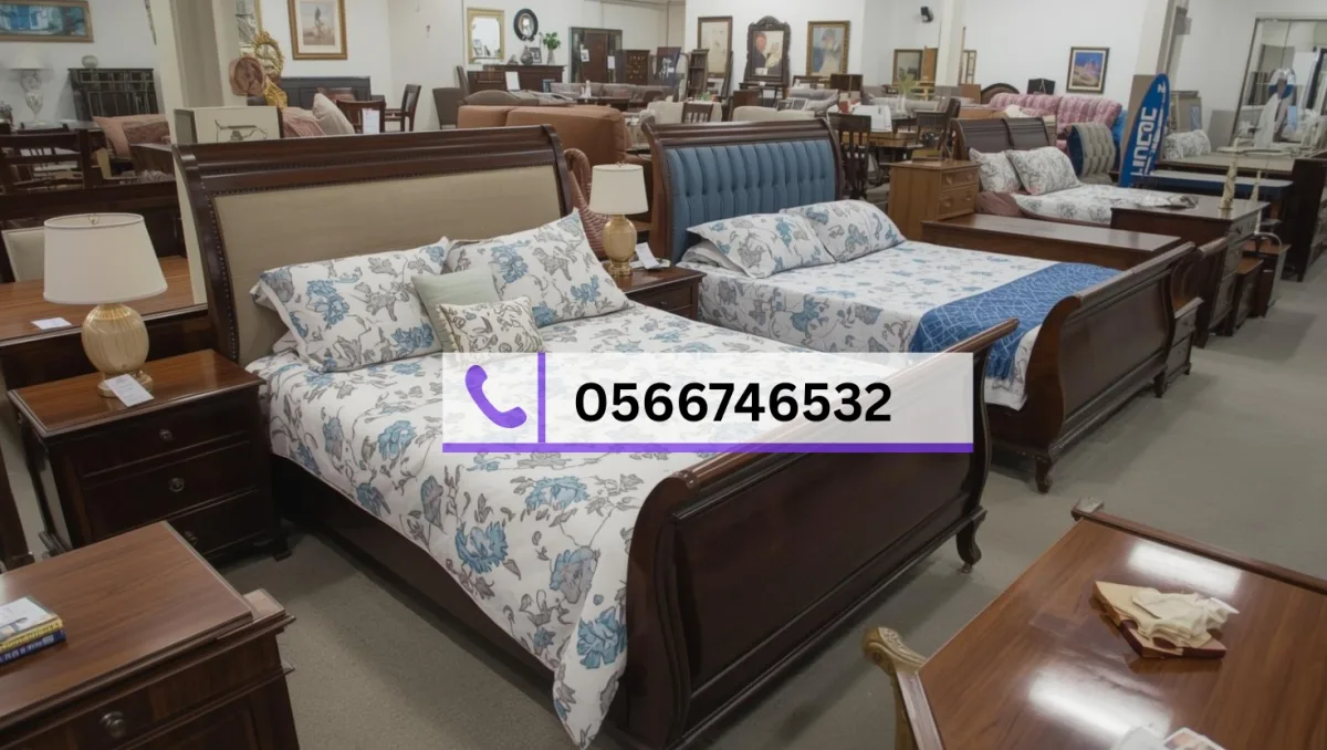أثاث غرف نوم مستعمل للبيع في الدمام – أسرّة خشبية مع أغطية مزهرة وطاولات جانبية