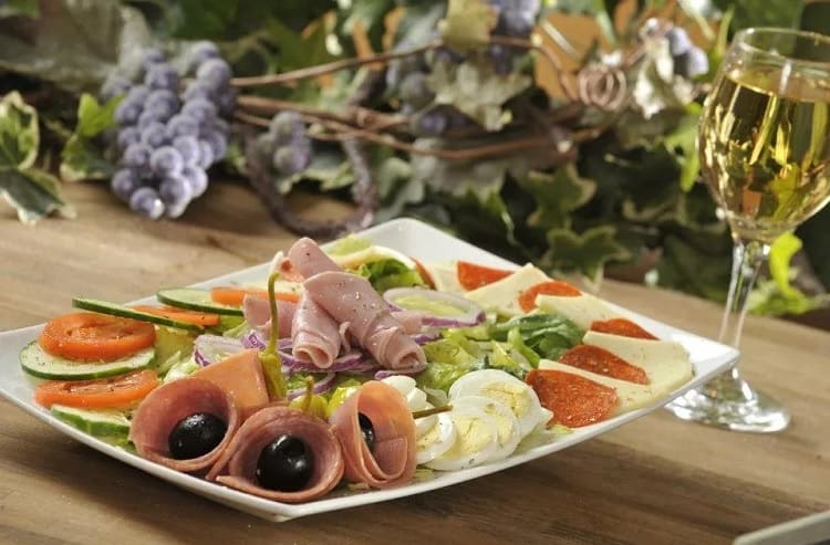Monte Cello's is considered to be among the top restaurants in Cranberry for serving magnificent Italian styled cuisine