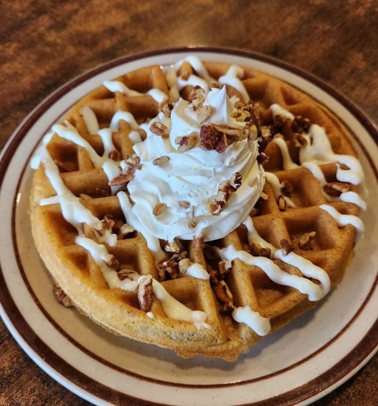 Weck's Restaurant is considered to be America's most beloved Farmington nm food chain for excluding a traditional American fare charm by adding local flavor