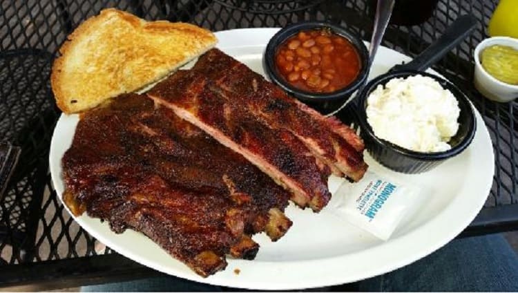 Penguin's Ed's Bbq is a local barbecue joint which is located in the vicinity of the famous university of Arkansas